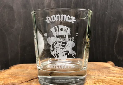 Lasergravur auf Glas - elegante Gravuren auf Trinkgläsern und Flaschen