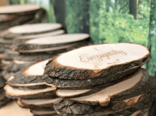 Lasergravur auf Kunststoff - vielseitige Anwendungen für Acryl und andere Kunststoffe